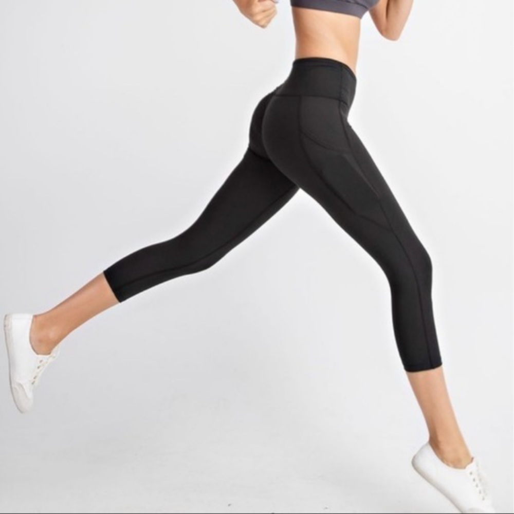 Capri Leggings With Pockets- Black- Various Sizes